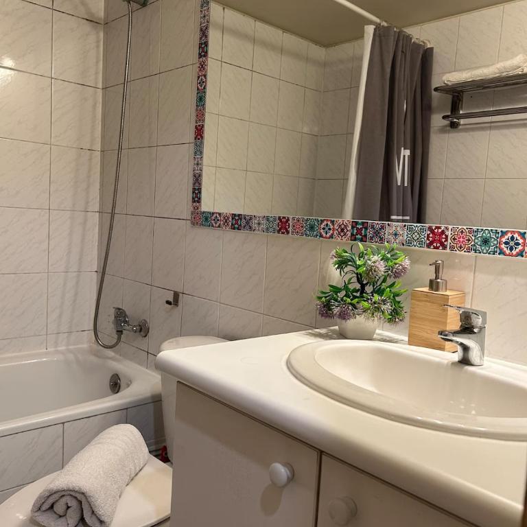 Deptos Santiago Centro-Metro Moneda - One-Bedroom Apartment with Balcony and City View - 12