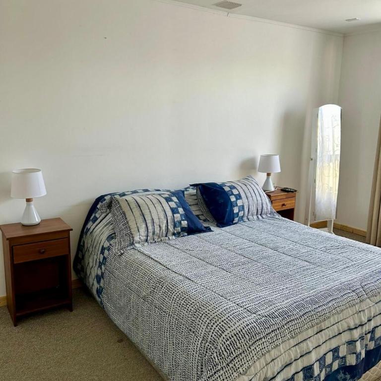 Dulce hogar en Puerto Natales - Three-Bedroom House - 16