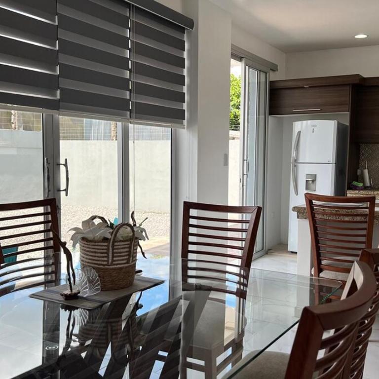 Casa Familiar Moderna - Three-Bedroom House - 6