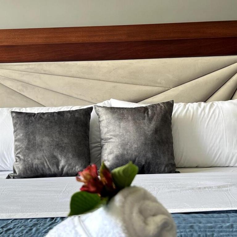 Casa Familiar Moderna - Three-Bedroom House - 22