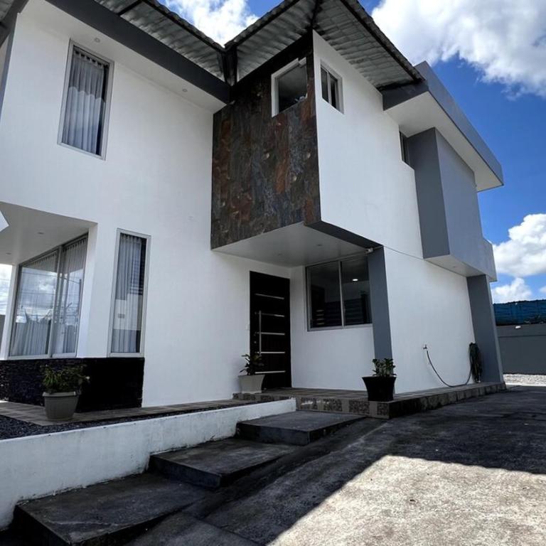 Casa Familiar Moderna - Three-Bedroom House - 25