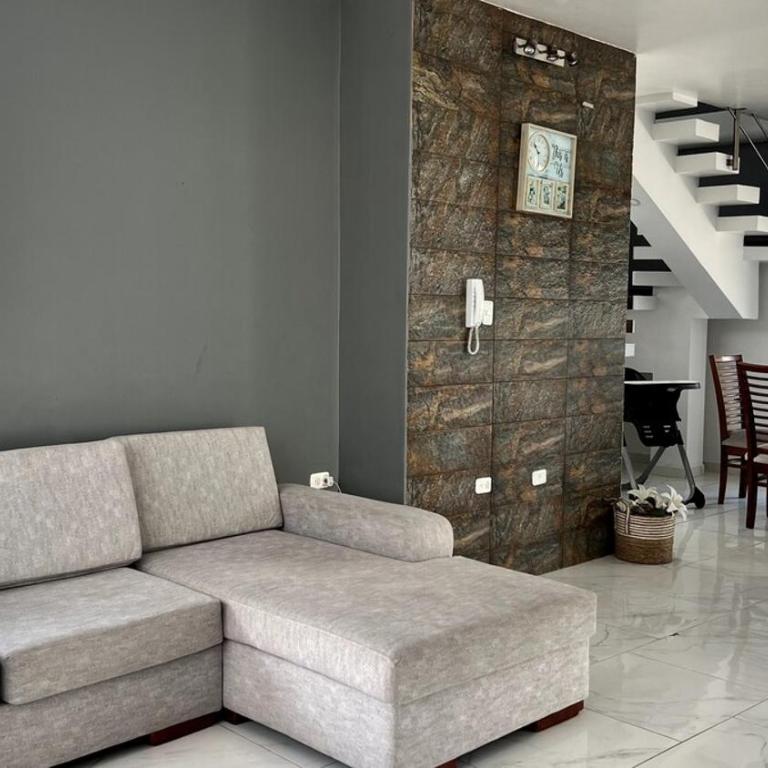 Casa Familiar Moderna - Three-Bedroom House - 50