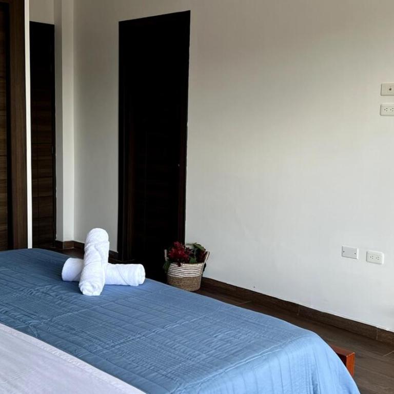 Casa Familiar Moderna - Three-Bedroom House - 51