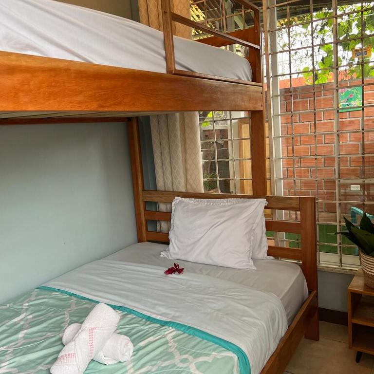 Casa Familiar Moderna - Three-Bedroom House - 52