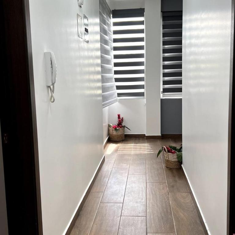 Casa Familiar Moderna - Three-Bedroom House - 56