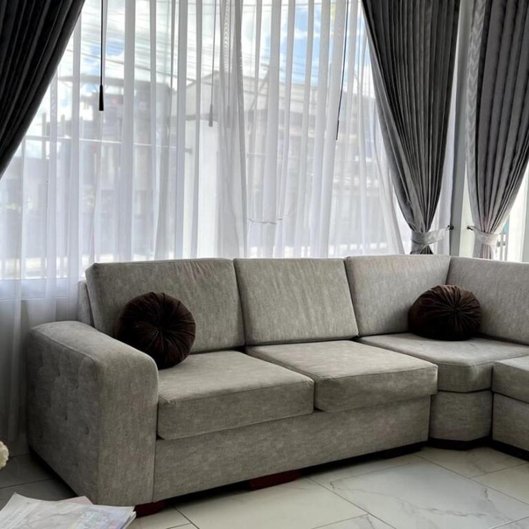 Casa Familiar Moderna - Three-Bedroom House - 57
