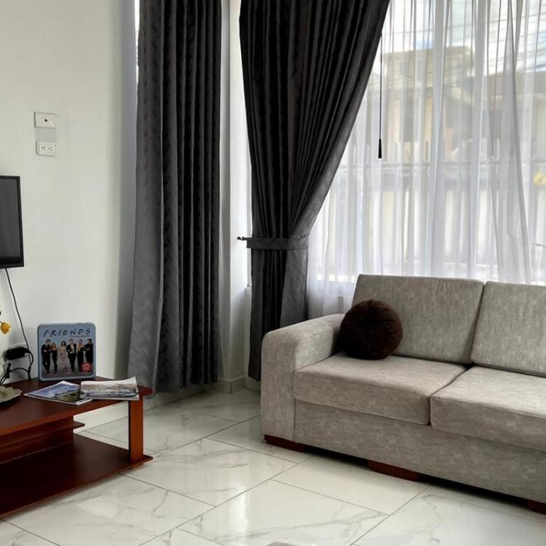 Casa Familiar Moderna - Three-Bedroom House - 73