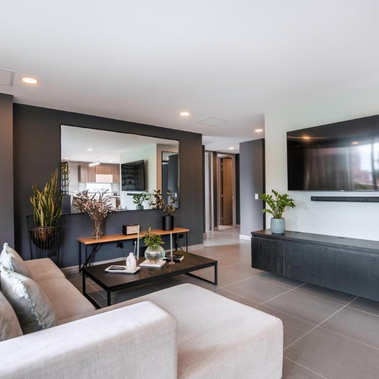 Luxury Apartment Poblado - Three-Bedroom Apartment - 11