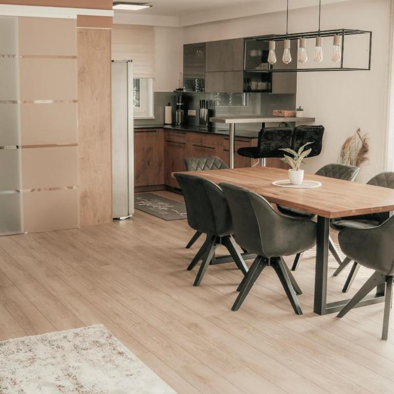 Modern maisonette with big garden in Graz - Apartamento de 3 dormitorios con balcón - 32