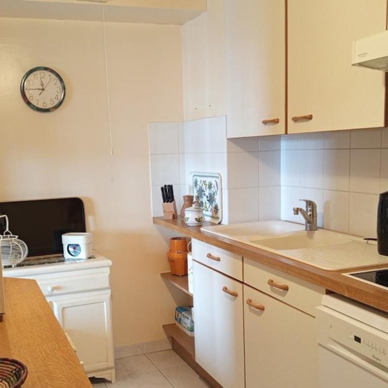 Appartement plein centre à 300m de la plage - One-Bedroom Apartment - 5