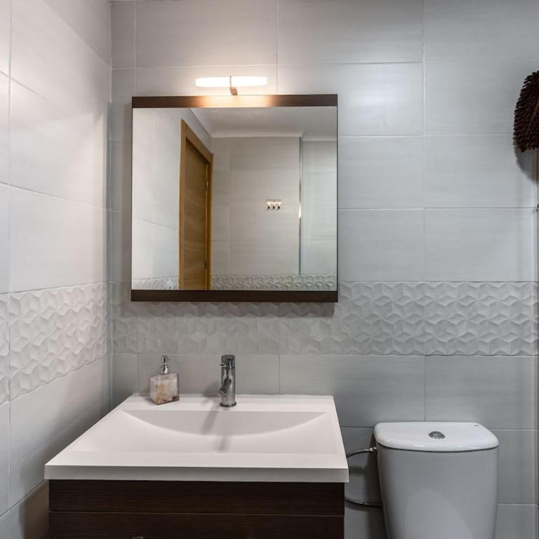 Acogedor apartamento con piscina y terraza, cerca del mar - One-Bedroom Apartment - 9