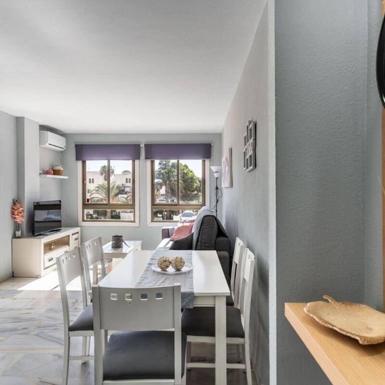 Acogedor apartamento con piscina y terraza, cerca del mar - One-Bedroom Apartment - 17