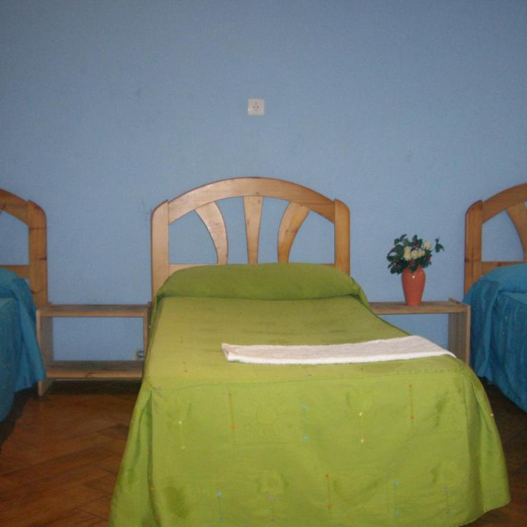 Hostal Pacios - Camera Tripla con Bagno in Comune - 1