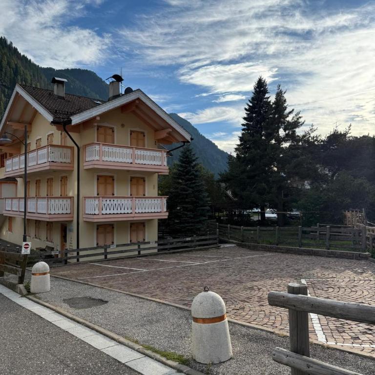 Elegante Appartamento in Campitello fi Fassa - Two-Bedroom Apartment - 17