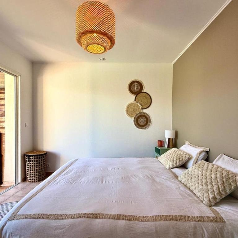 Comfortable Villa with Pool Near Cala Rossa & Pinarello Beaches - Villa - 12