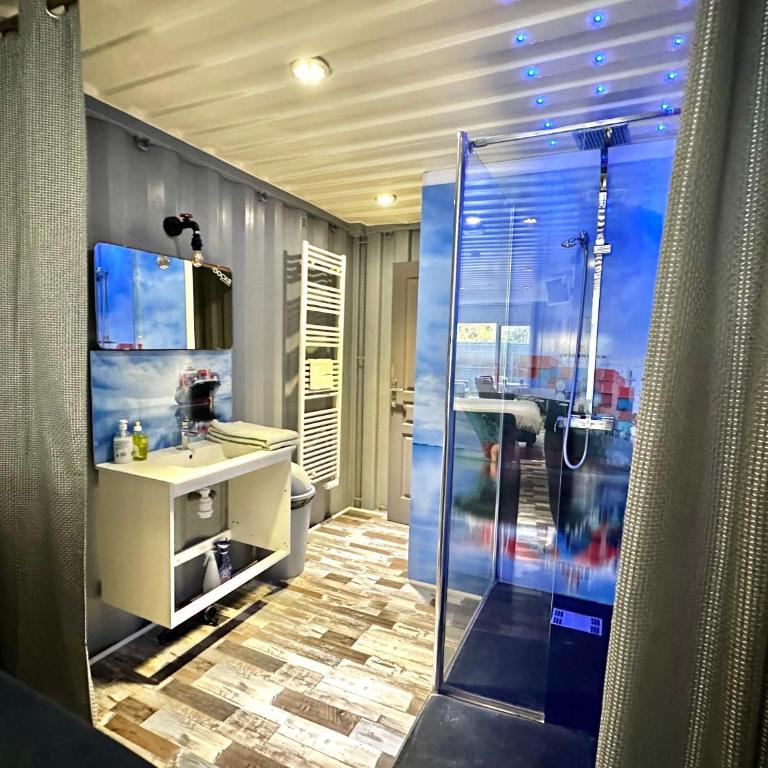 Séjour insolite dans un Container aménagé à Berck avec Borne d'arcade et Babyfoot - Familienstudio - 13