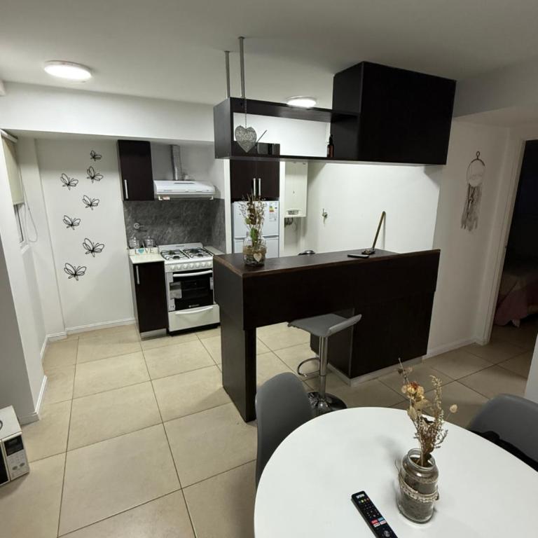 Departamento al frente, zona la perla con cochera - One-Bedroom Apartment - 11