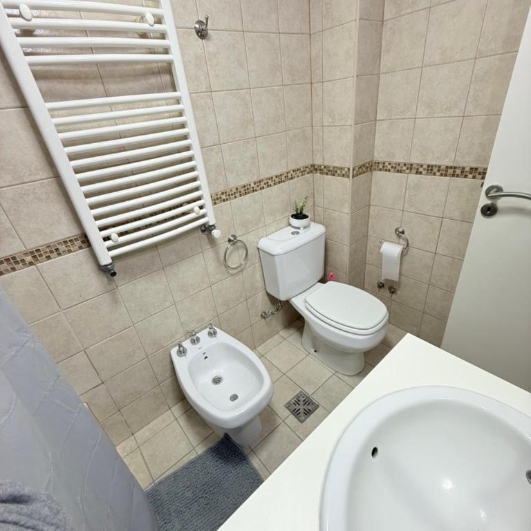 Departamento al frente, zona la perla con cochera - One-Bedroom Apartment - 17