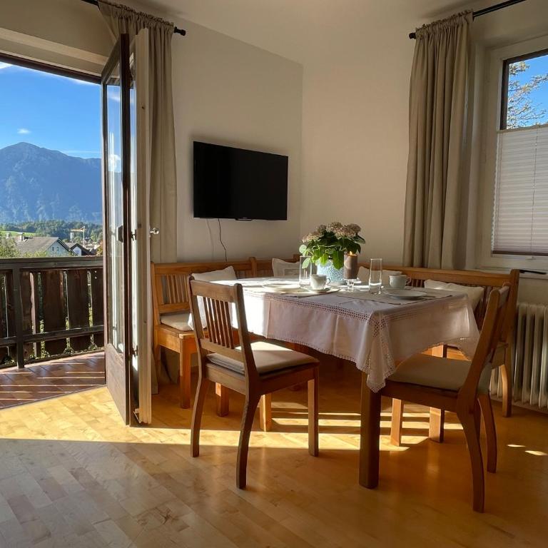 Ferienwohnung Elisabeth - Three-Bedroom Apartment with Balcony - 1