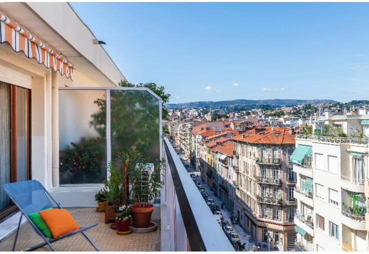 Nice Port Apartment Top Floor Terrace Near Transport Sleeps 4 - Apartment mit 1 Schlafzimmer - 2