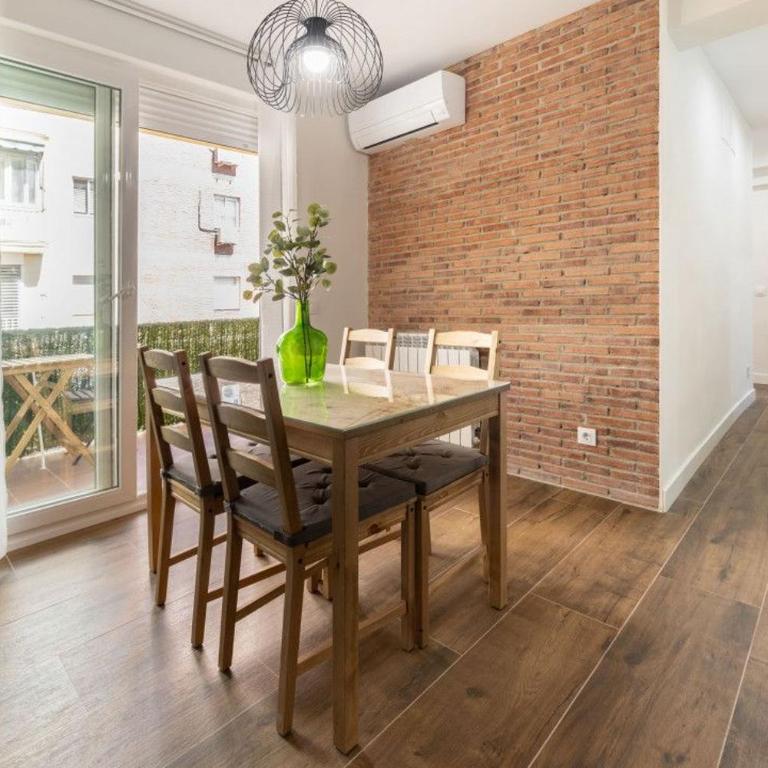 Spacious Bright-3Bedrooms 2Bathrooms-Av. America - Three-Bedroom Apartment - 5
