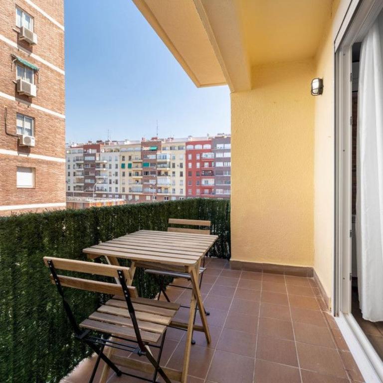 Spacious Bright-3Bedrooms 2Bathrooms-Av. America - Three-Bedroom Apartment - 19
