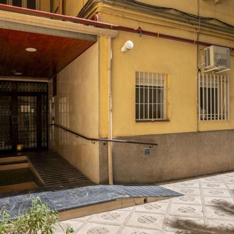 Spacious Bright-3Bedrooms 2Bathrooms-Av. America - Three-Bedroom Apartment - 25