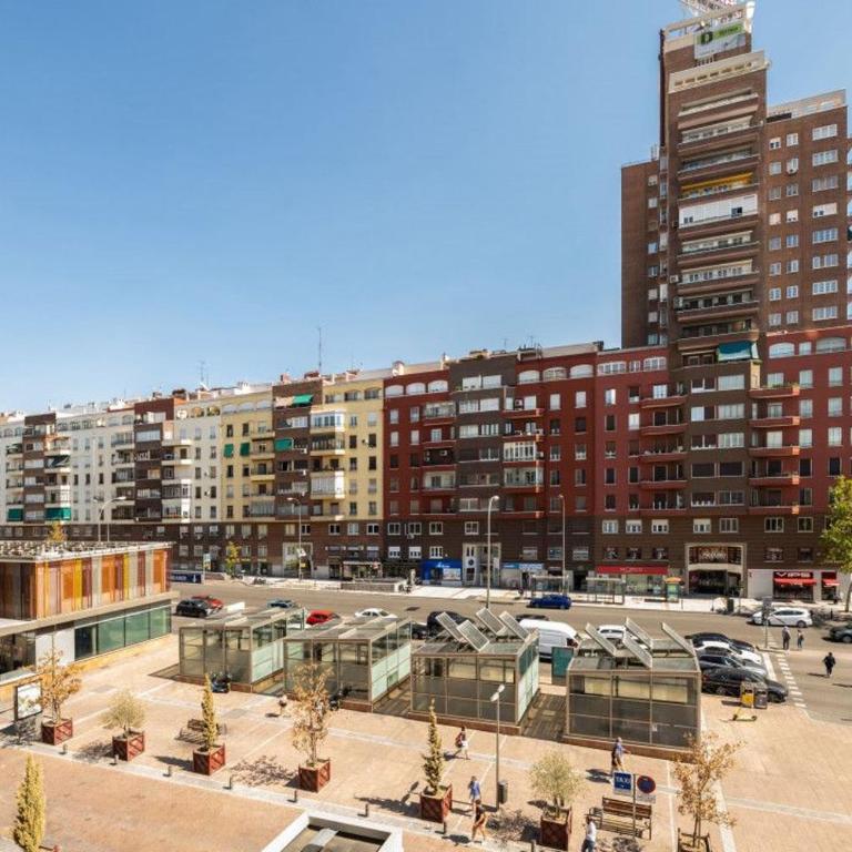 Spacious Bright-3Bedrooms 2Bathrooms-Av. America - Three-Bedroom Apartment - 23
