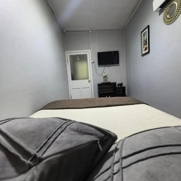 Alojamiento Emilia House y camping - Standard Double Room with Shared Bathroom - 11