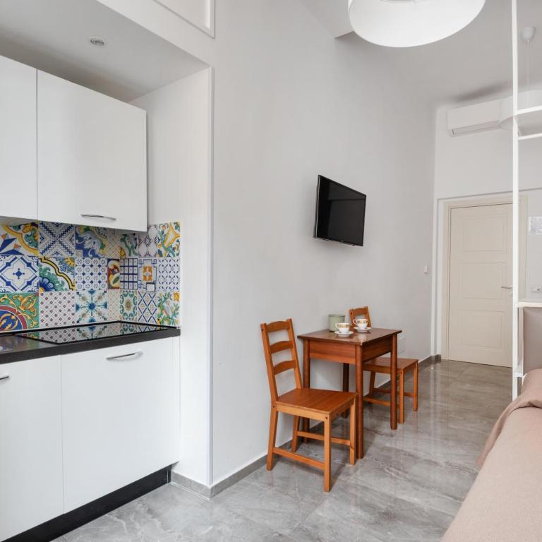 Joyful Termini Boutique Guest House - Camera Doppia con Letti Singoli con Bagno Privato Esterno - 1