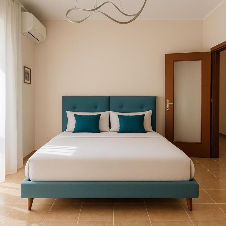 èROMA COLOMBO APARTMENT - Three-Bedroom Apartment - 2