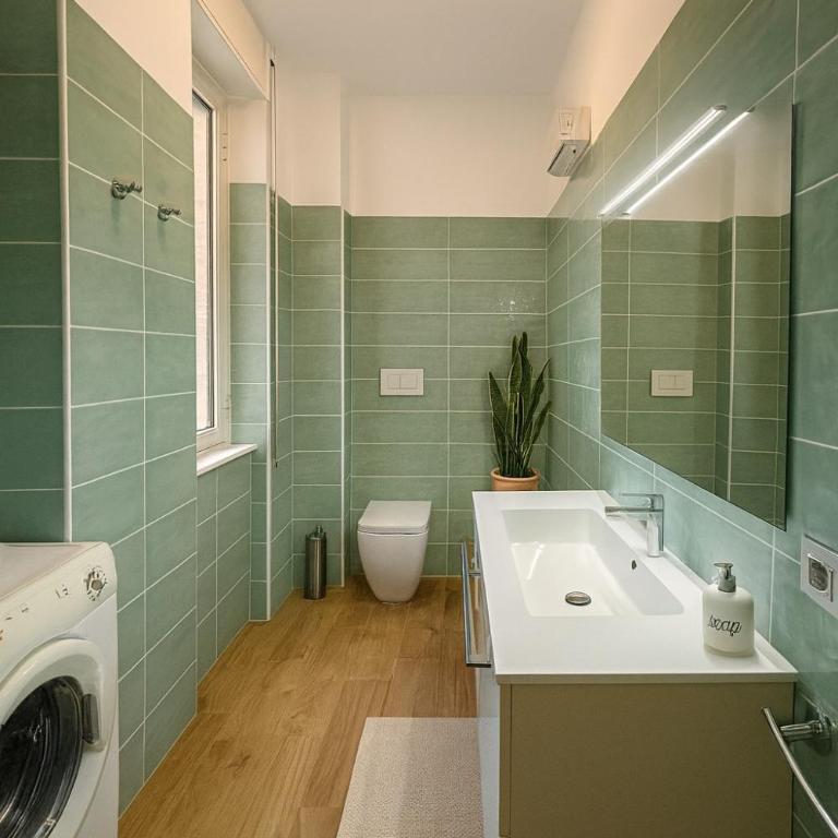 èROMA COLOMBO APARTMENT - Three-Bedroom Apartment - 10