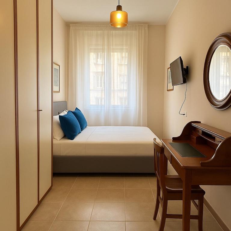 èROMA COLOMBO APARTMENT - Three-Bedroom Apartment - 4