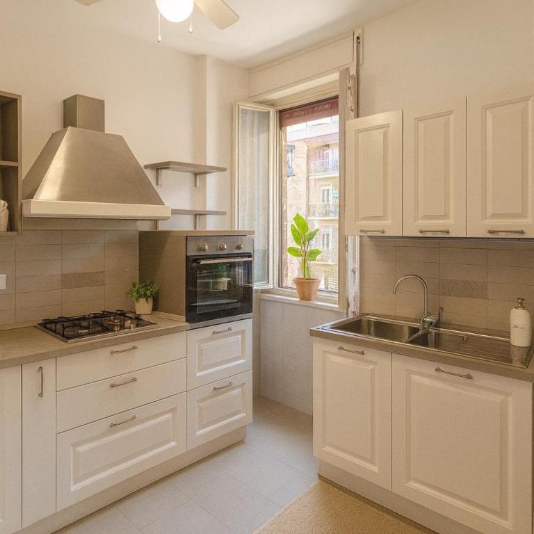 èROMA COLOMBO APARTMENT - Three-Bedroom Apartment - 9