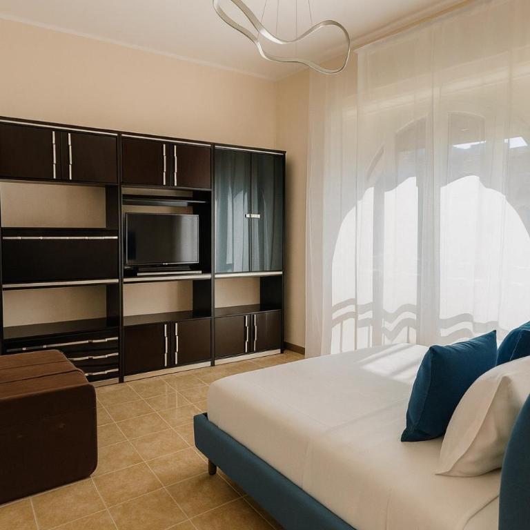 èROMA COLOMBO APARTMENT - Three-Bedroom Apartment - 5