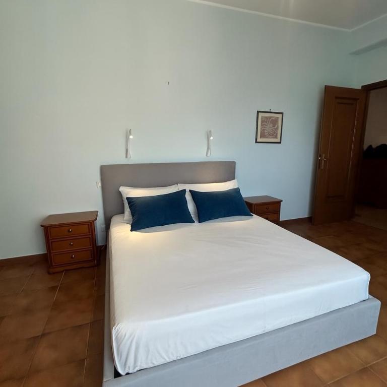 èROMA COLOMBO APARTMENT - Three-Bedroom Apartment - 6