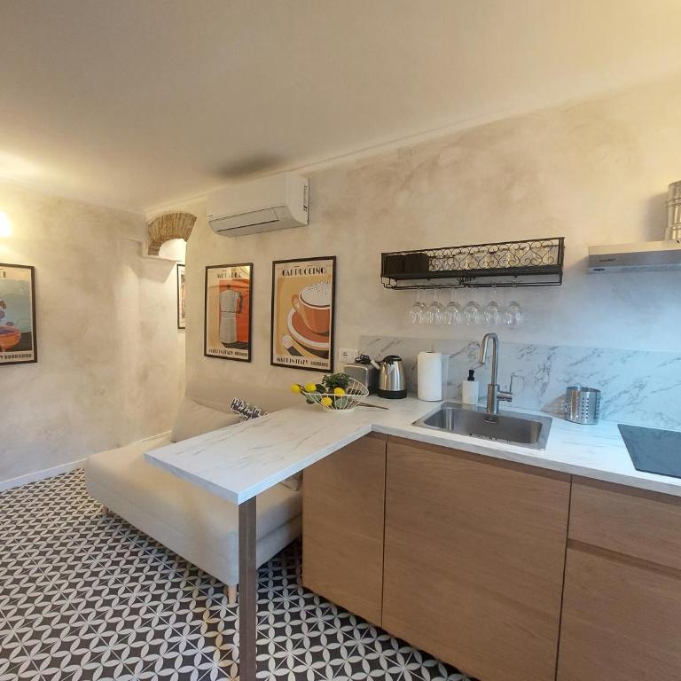 La Tana di Edo by Holiday World - One-Bedroom Apartment - 5