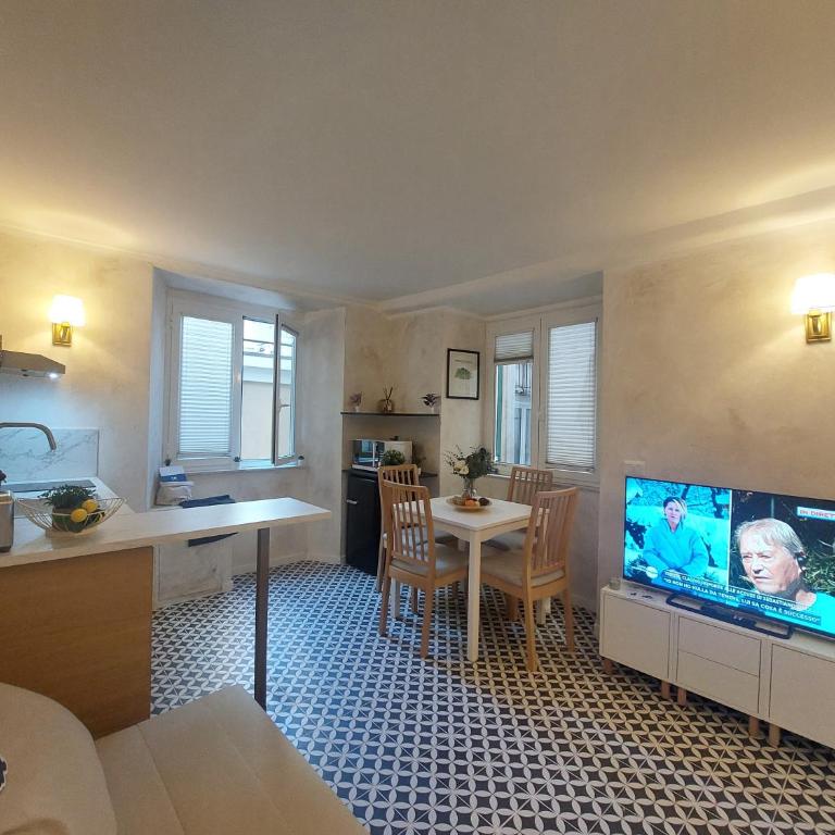 La Tana di Edo by Holiday World - One-Bedroom Apartment - 2