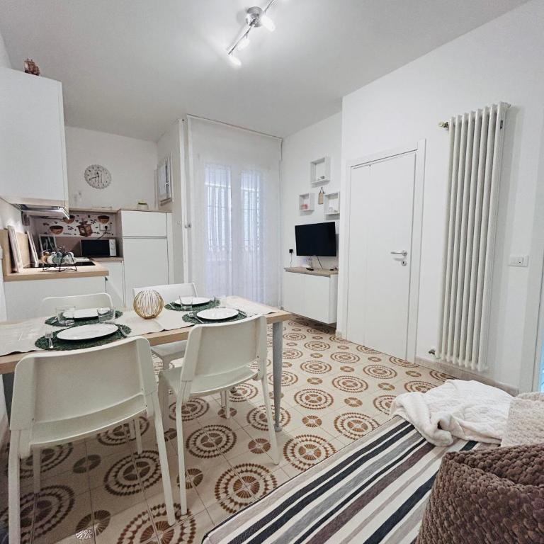 Angiolieri Alba nord - Flexrent Immobiliare Abissinia - Two-Bedroom Apartment - 1
