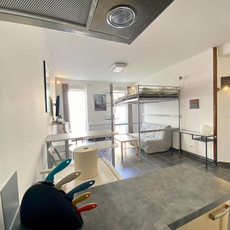 Bel Appartement Avec Parking à 2 pas et Climatisation - Apartment mit 1 Schlafzimmer - 12