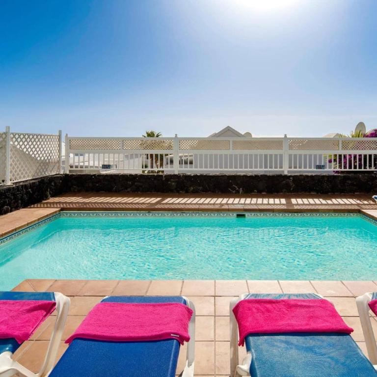 Villa Siesta by Villa Plus - Villa - 15