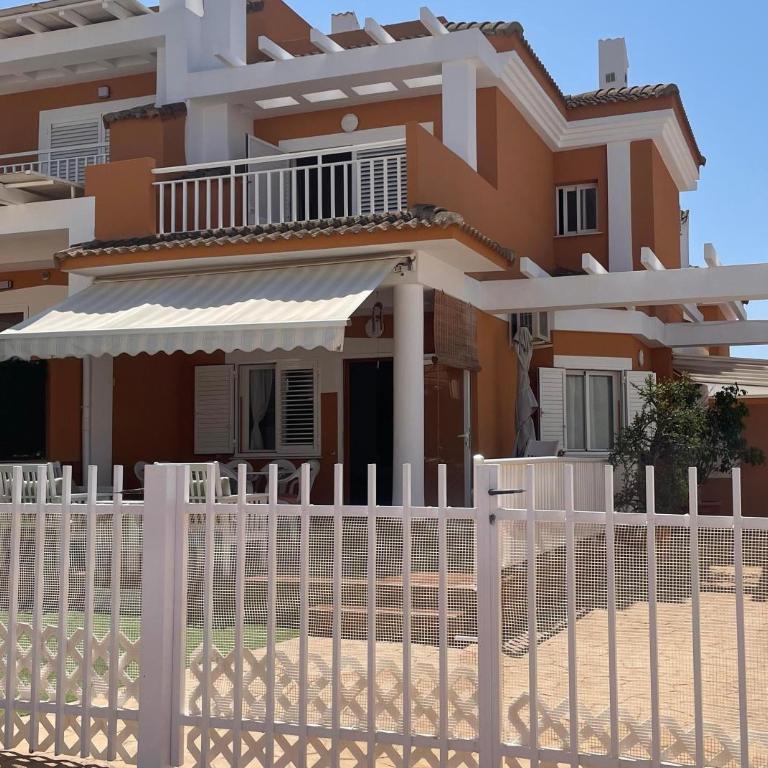 Preciosa casa con patio R54 by Novadesta - Three-Bedroom House - 1