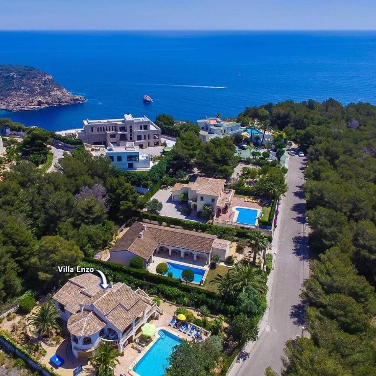 Villa Enzo by Villa Plus - Villa - 3
