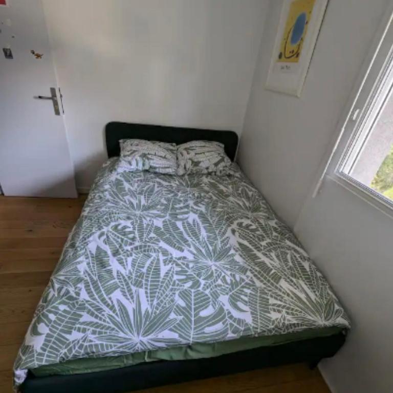 Chez Nicolas Marseille 13009 - Habitación con cama extragrande. - 5
