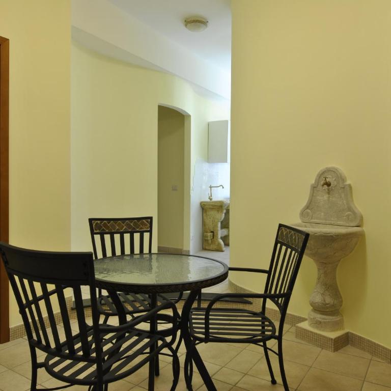 Roma Tourist House - Camera Matrimoniale/Doppia con Letti Singoli con Bagno Privato - 1