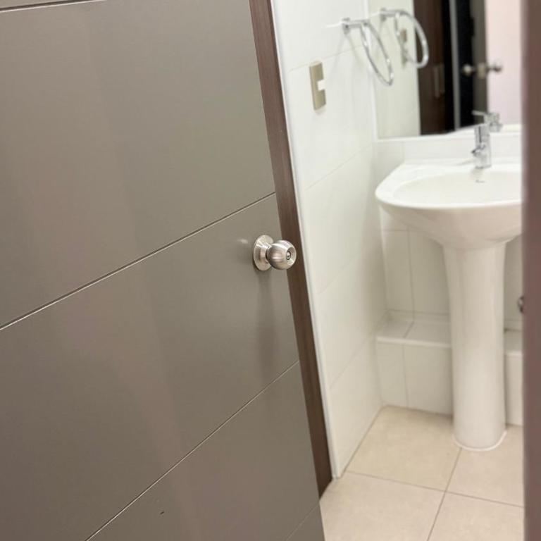 Depto moderno 2D 2B con estacionamiento y wifi - One-Bedroom Apartment - 7