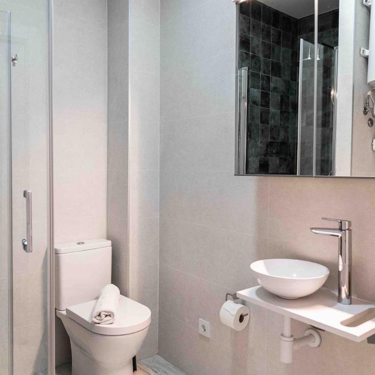 Boutique Loft 1 next to Torres de Serrano - One-Bedroom Apartment - 8