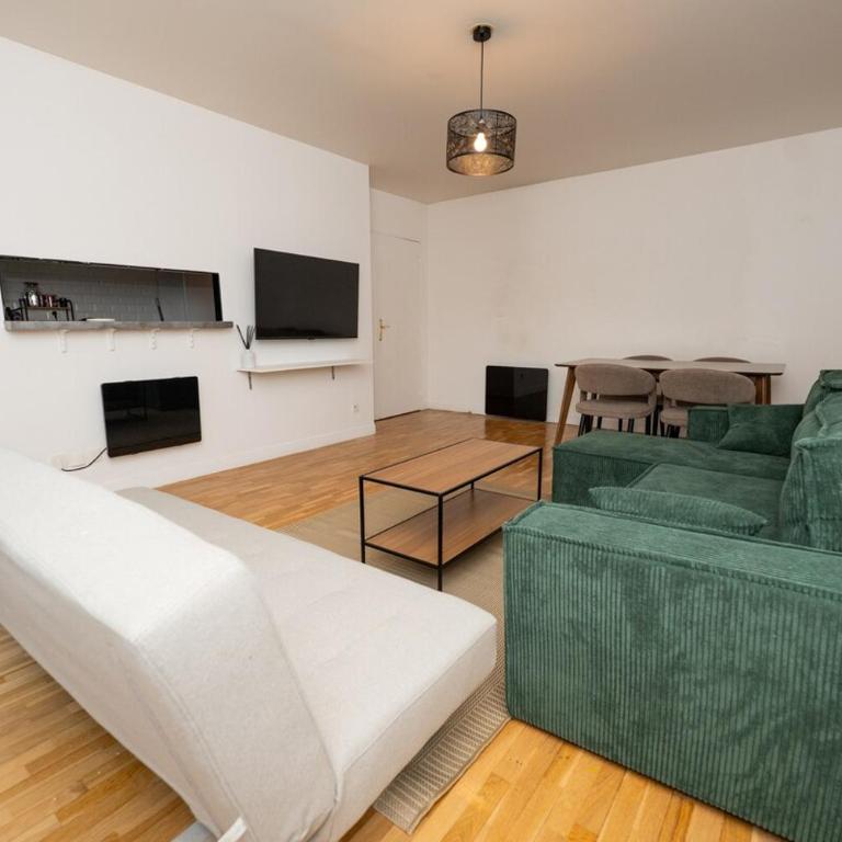 Spacious 2 bedrooms,4-8 people ,12mn Disney ,Free Private Parking , balcony - Appartement 2 Chambres - 1