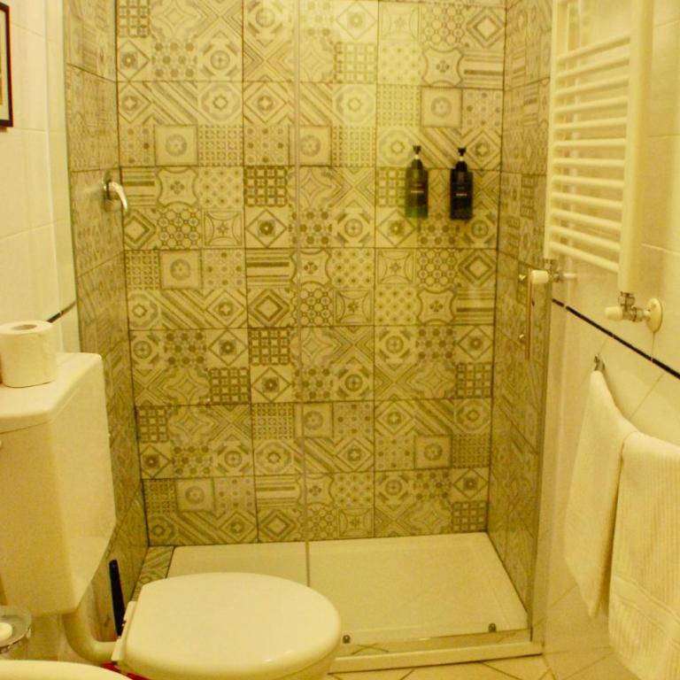 AlbergoTeatro - Camera Matrimoniale con Bagno Privato - 4