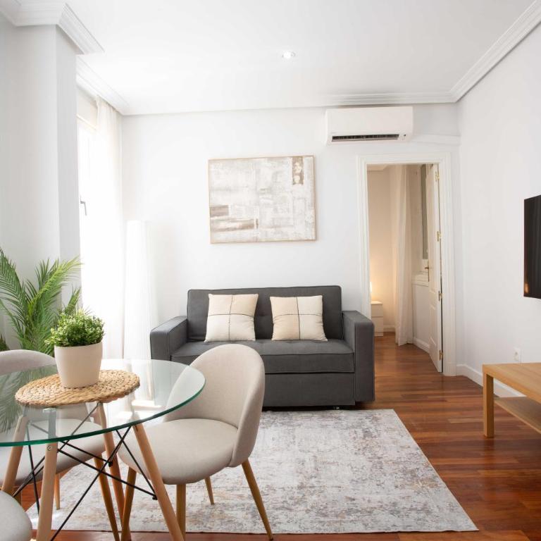 Cozy 1BD Apartment in Alonso Martínez - Apartment - 1
